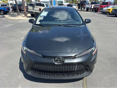 Used 2022 Toyota Corolla LE FWD image 2