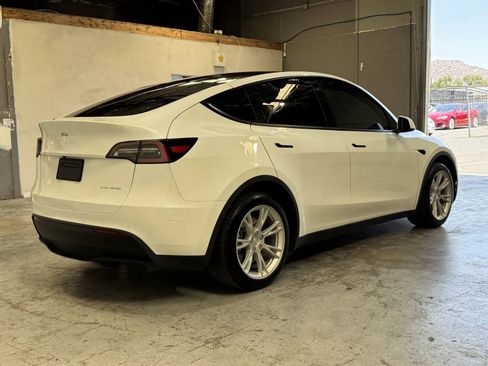 Used 2020 Tesla Model Y Long Range image 4