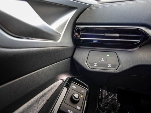 New 2025 Volkswagen ID.4 Pro image 30