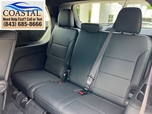 Used 2025 Chevrolet Traverse LT FWD image 19
