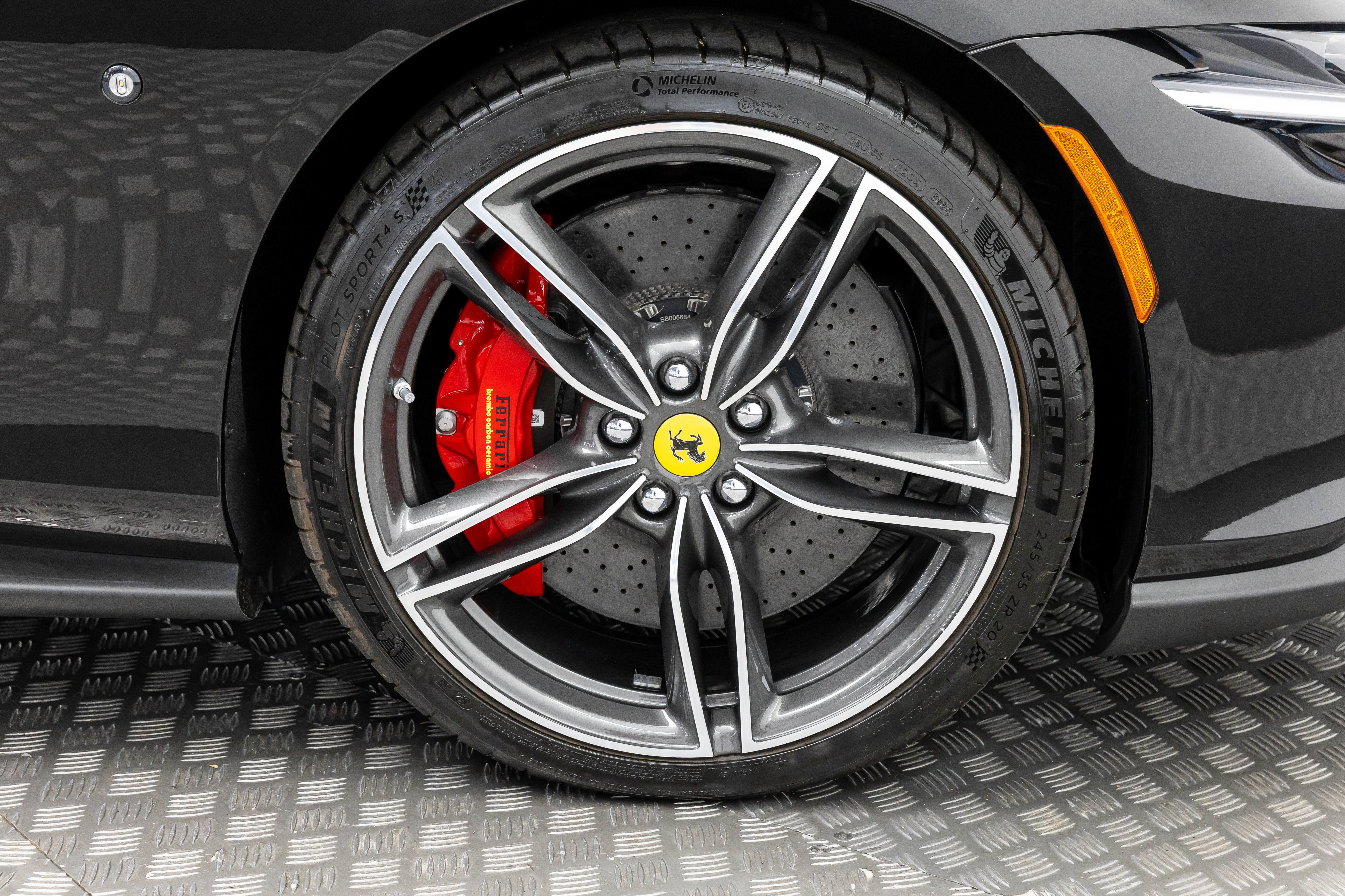 Certified 2025 Ferrari Roma Spider RWD image 25