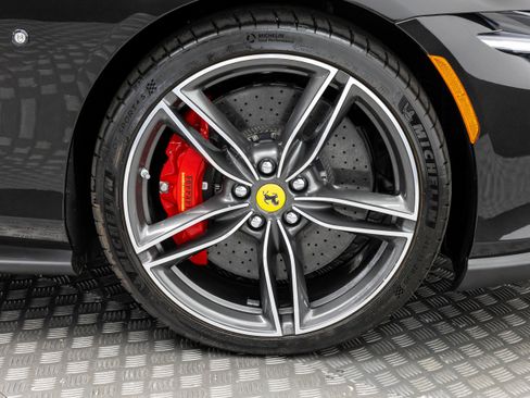 Used 2025 Ferrari Roma Spider RWD image 25