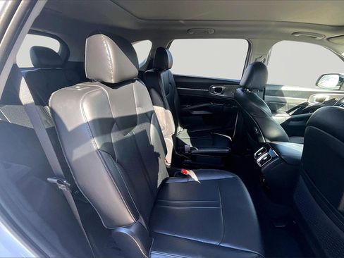 Used 2023 Kia Sorento SX image 27