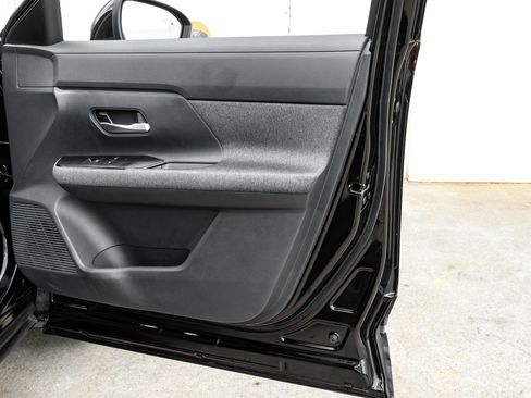Used 2025 Nissan Kicks SV w/ Illumination Package FWD image 35
