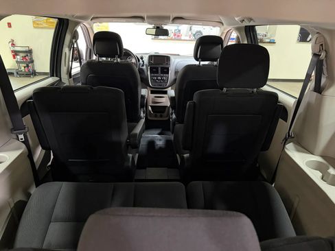 Used 2019 Dodge Grand Caravan SE image 24