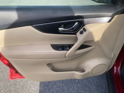 Used 2016 Nissan Rogue SL w/ SL Premium Package image 11