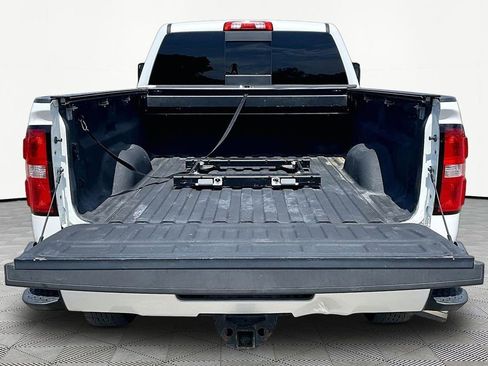 Used 2018 GMC Sierra 2500 Denali w/ Duramax Plus Package AWD/4WD image 18