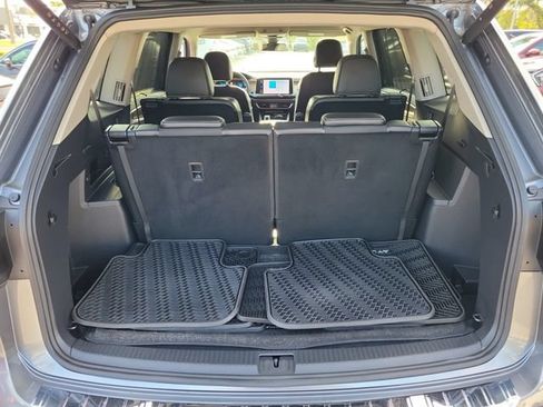 Certified 2024 Volkswagen Atlas SE FWD image 7