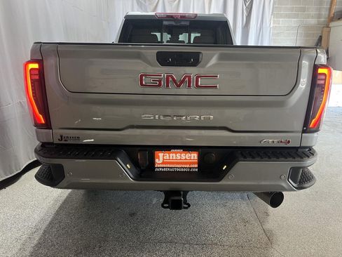 Used 2024 GMC Sierra 2500 AT4 w/ AT4 Premium Plus Package AWD/4WD image 3