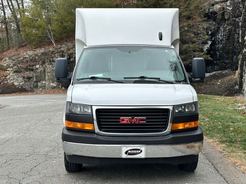 Used 2022 GMC Savana 3500 w/ Power Convenience Package image 5