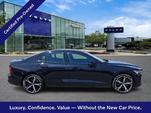 Certified 2025 Volvo S60 B5 Plus AWD/4WD image 8