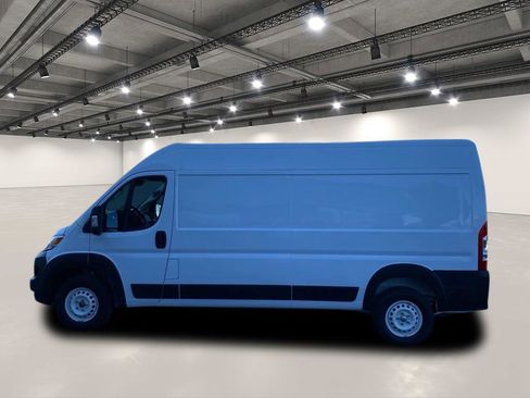 Used 2025 RAM ProMaster 2500 w/ Storage Group image 4