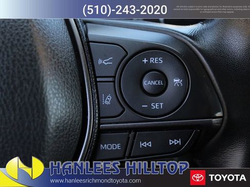 Used 2022 Toyota Camry SE image 19