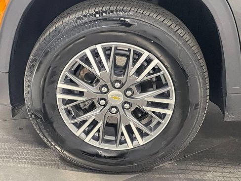 Used 2025 Chevrolet Traverse LT AWD/4WD image 17