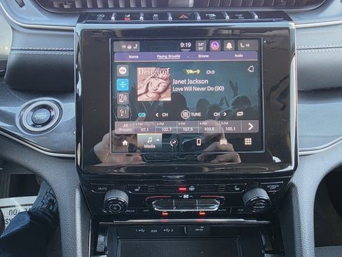 Used 2023 Jeep Grand Cherokee L Laredo w/ Luxury Tech Group I image 7