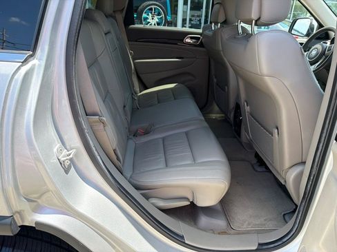 Used 2011 Jeep Grand Cherokee Laredo AWD/4WD image 10