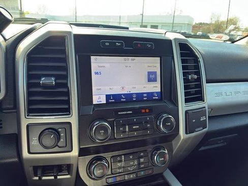 Used 2021 Ford F250 Lariat w/ Lariat Value Package AWD/4WD image 13