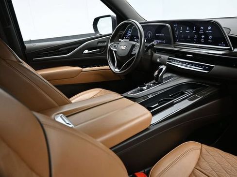 Used 2022 Cadillac Escalade ESV Sport w/ LPO, ONYX Package AWD/4WD image 17