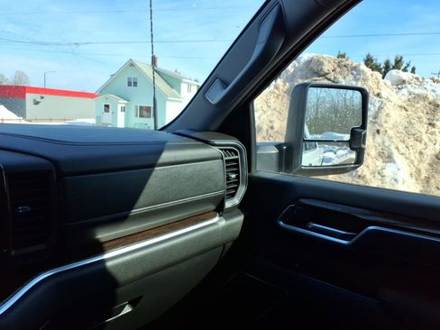 Used 2024 GMC Sierra 2500 SLE w/ SLE Convenience Package image 18