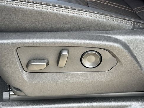 New 2025 Chevrolet Suburban High Country image 26