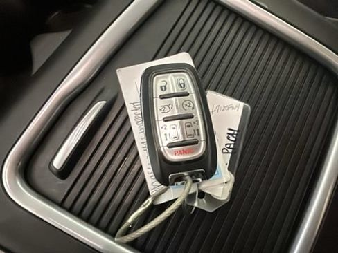 Used 2023 Chrysler Pacifica Touring-L FWD image 20
