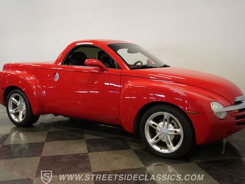 Used 2003 Chevrolet SSR w/ Preferred Equipment Group RWD image 16
