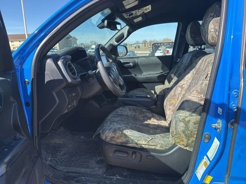 Used 2020 Toyota Tacoma TRD Off-Road image 9