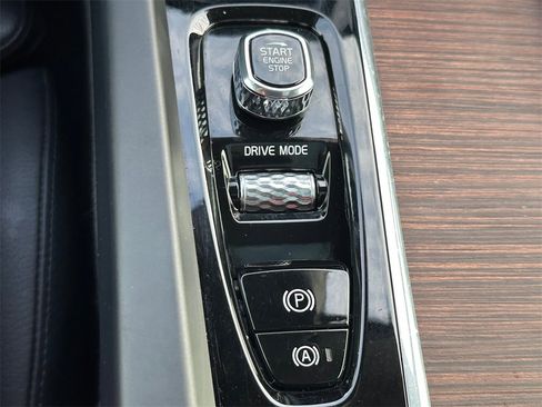 Used 2019 Volvo XC60 T8 Inscription w/ Advanced Package image 29
