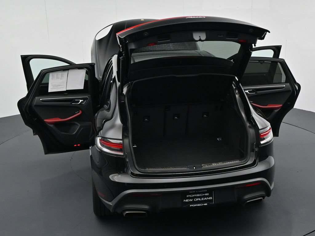 Certified 2023 Porsche Macan AWD/4WD image 17