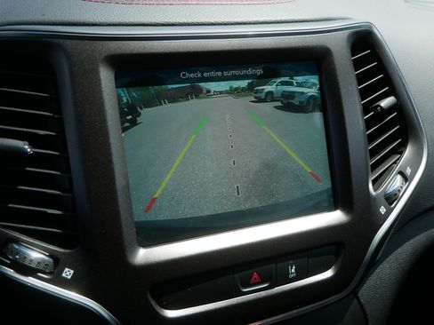 Used 2022 Jeep Cherokee Trailhawk AWD/4WD image 33