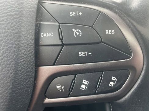 Used 2020 Jeep Cherokee Limited w/ Technology Group image 18