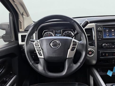 Used 2017 Nissan Titan SV RWD image 21