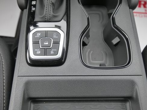 New 2026 Nissan Frontier SV w/ All-Weather Content Package image 19