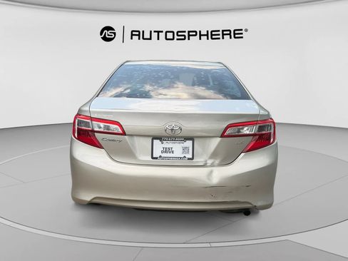 Used 2014 Toyota Camry LE FWD image 8