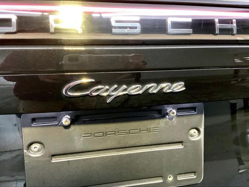 Used 2022 Porsche Cayenne image 35