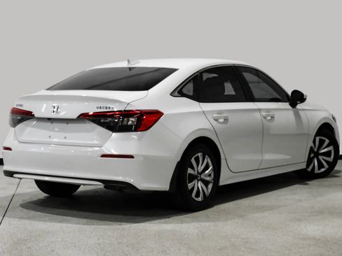 Used 2023 Honda Civic LX image 6
