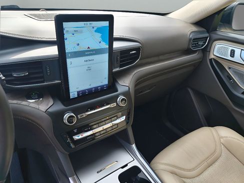 Used 2020 Ford Explorer Platinum w/ Premium Technology Package image 25