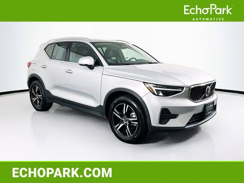 Used 2025 Volvo XC40 B5 Core AWD/4WD image 1