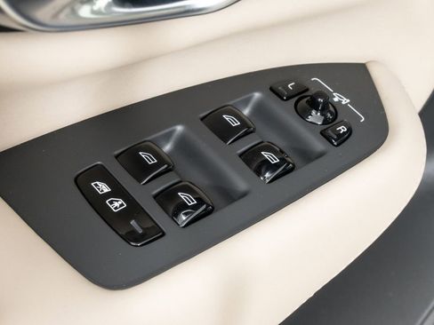 New 2026 Volvo XC90 B6 Plus w/ Protection Package Premier image 25