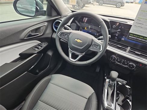 New 2026 Chevrolet Trax LT w/ Driver Confidence Package image 9