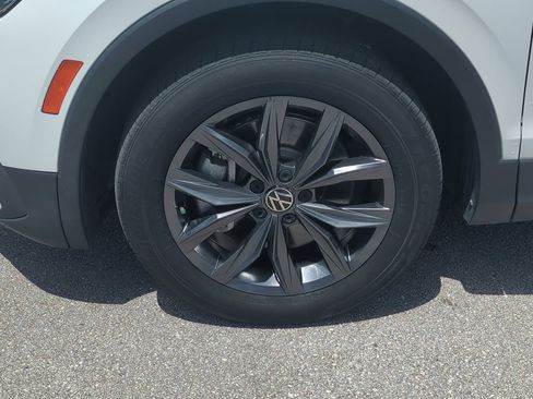 Used 2022 Volkswagen Tiguan SE image 12