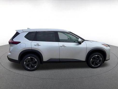 Used 2025 Nissan Rogue SV FWD image 16