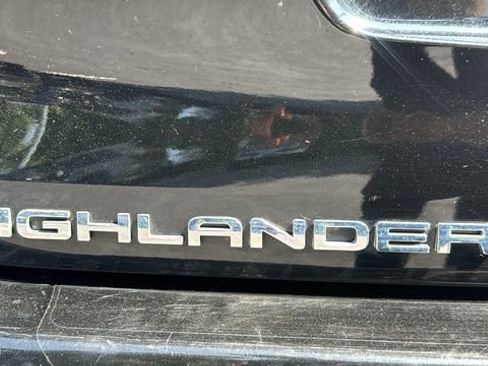 Used 2021 Toyota Highlander XLE AWD/4WD image 13