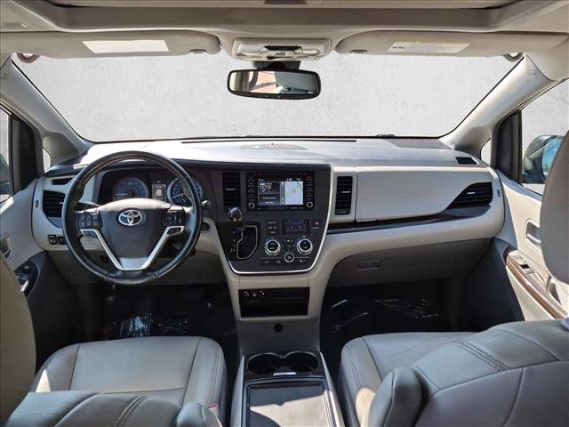 Used 2019 Toyota Sienna XLE w/ XLE Navigation Package FWD image 18