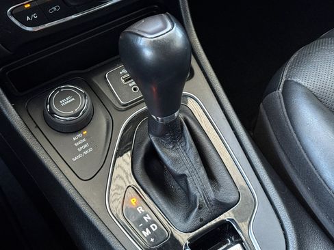 Used 2023 Jeep Cherokee Altitude Lux AWD/4WD image 17