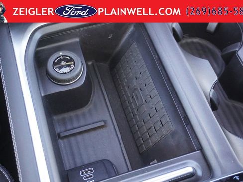 Used 2025 Ford Expedition Max Platinum AWD/4WD image 28