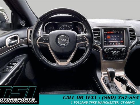 Used 2017 Jeep Grand Cherokee Overland AWD/4WD image 4