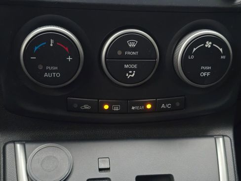 Used 2015 MAZDA MAZDA5 Sport image 36