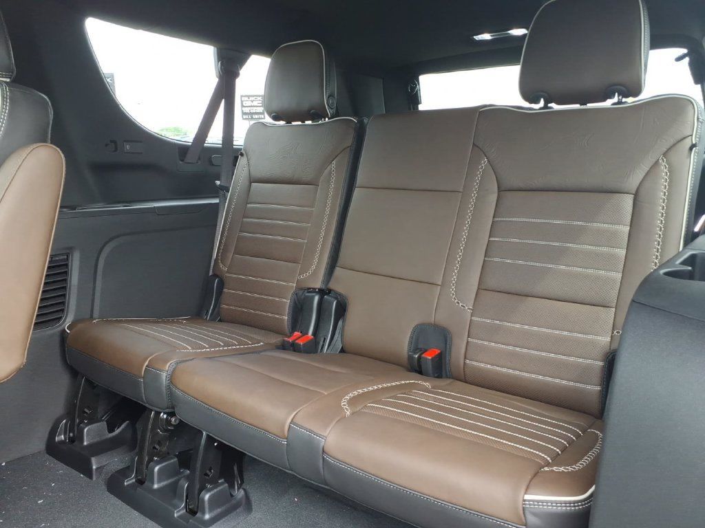 New 2026 GMC Yukon XL Denali Ultimate AWD/4WD image 16