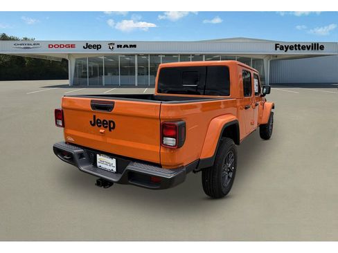 New 2025 Jeep Gladiator Sport image 3